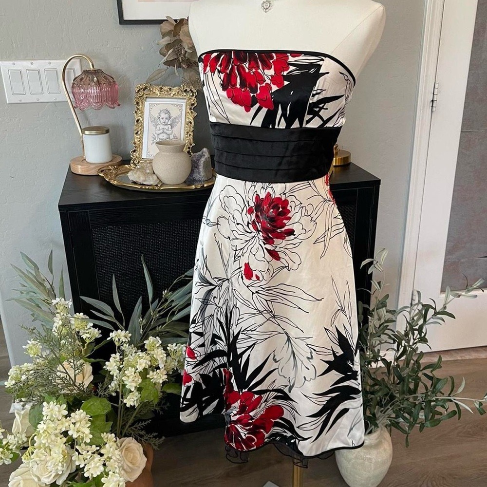 Speechless Floral Strapless Dress Womens Size 5 White Black Red Good Fit & Flare